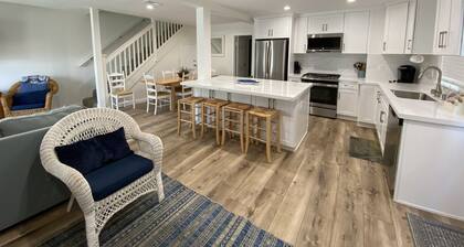 Treasured Memories* Steps to sand * Exclusive Patio * REMODELED * CLEAN