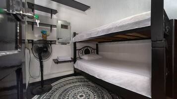 5 bedrooms, WiFi, bed sheets