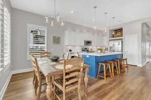 Dining - Fishermans Delight 3 Bedroom Home by RedAwning (Port Bolivar)