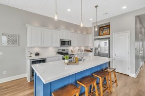 House, 3 Bedrooms | Private kitchen | Fridge, oven, coffee/tea maker, toaster - Fishermans Delight 3 Bedroom Home by RedAwning (Port Bolivar)