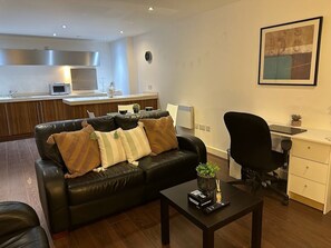 Living area - Heart of Bham Free Parking - Walk to Everything (Birmingham)