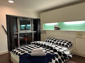 2 bedrooms, iron/ironing board, free WiFi, bed sheets - Heart of Bham Free Parking - Walk to Everything (Birmingham)