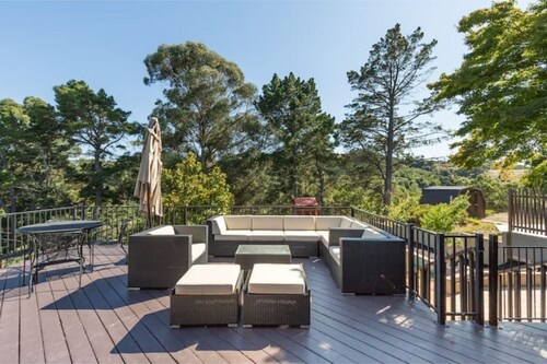 BREATHTAKING VIEWS Executive Lafayette Family Home