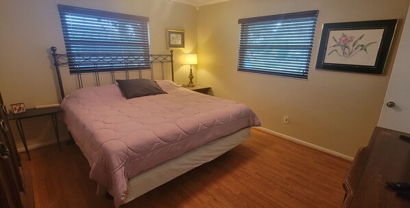 3 bedrooms, travel cot, free WiFi, bed sheets