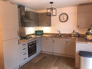 Private kitchen - 20 minute commute to Liverpool (Widnes)
