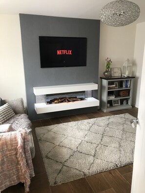 Interior - 20 minute commute to Liverpool (Widnes)