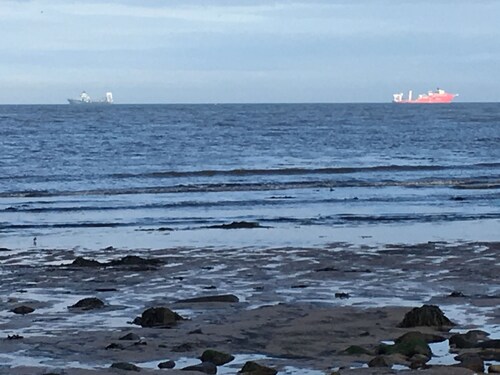 Spacious newly refurbished 3 bedroom home, close to the beach, dogs welcome.<br><br>