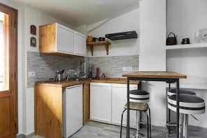 Liesi, keittoastiat/astiat/ruokailuvälineet