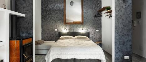 1 bedroom, bed sheets