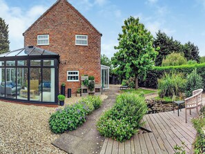 Terrace/patio - 1 bedroom accommodation in Stickford, near Spilsby (Stickford, near Spilsby)