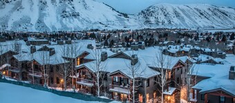 Outpost: Grand View 5020S - Close to Town