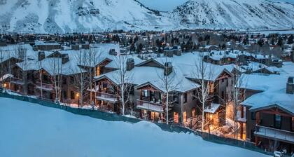Outpost: Grand View 5020S - Close to Town