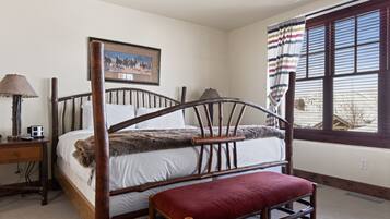 1 bedroom, desk, iron/ironing board, WiFi