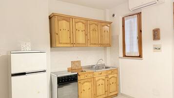 Refrigerador, mesa de comedor