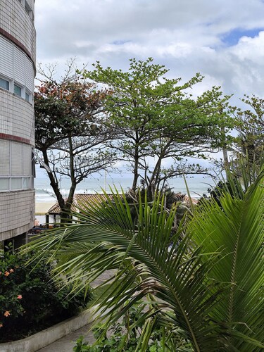 Pé na areia do Guarujá - Praia do Tombo (5-E)