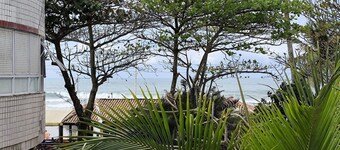 Pé na areia do Guarujá - Praia do Tombo (5-E)