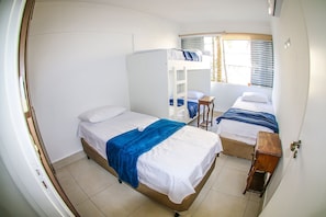Apartament | 2 dormitoris, espai de treball apte per a portàtils i cortines opaques