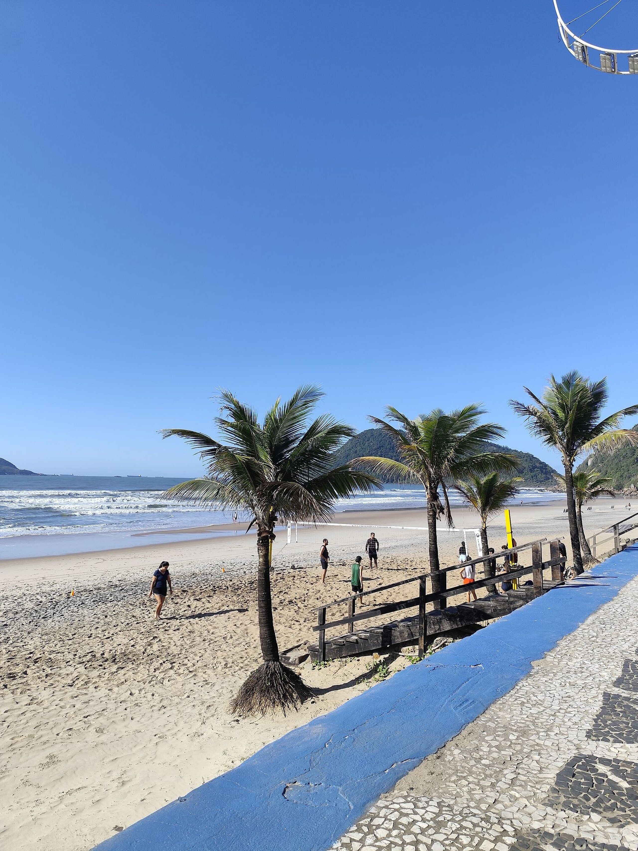 公寓 | 海滩 | 在海滩、白沙、海滩遮阳伞、排球