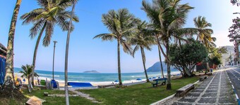 Pé na areia do Guarujá - Praia do Tombo (5-E)