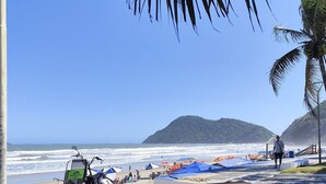 อพาร์ทเมนท์ | ชายหาด | บนชายหาด, ทรายสีขาว, ร่มชายหาด, วอลเลย์บอล