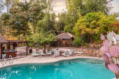 Rocktop Lodge ~ Riverfront Lodge with hot tub, great views. private pool