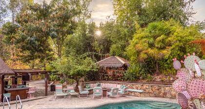 Rocktop Lodge ~ Riverfront Lodge with hot tub, great views. private pool