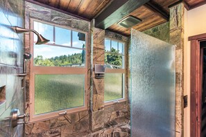 Hair dryer - Rocktop Lodge ~ Riverfront Lodge with hot tub, great views. private pool (Forestville)