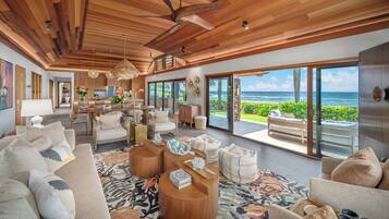 Room, Berbilang Katil (HALE LUANA) | Ruang tamu | 75 inci sebuah televisyen pintar dengan kabel, TV