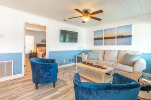 Smart TV - Beautiful Lakefront Retreat (Mabank)