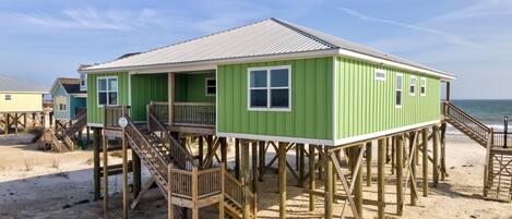 House, 5 Bedrooms | Exterior