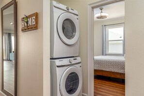 House, 5 Bedrooms | Laundry