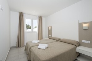 3 bedrooms, in-room safe, iron/ironing board, free WiFi