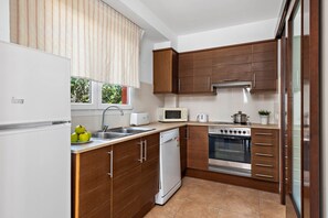 Kjøleskap, mikrobølgeovn, ovn og oppvaskmaskin