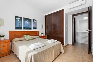 3 soverom, safe på rommet, strykejern/-brett og wi-fi (inkludert)