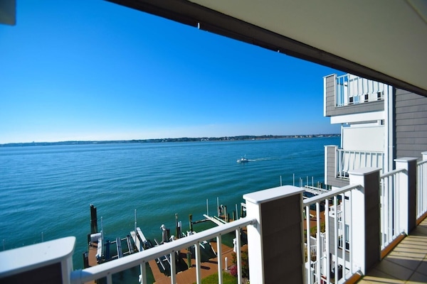 Condo, 2 Bedrooms | Property grounds