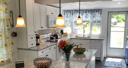 Newly Remodeled Pocono Lakefront Cottage on Private Lake Ariel!