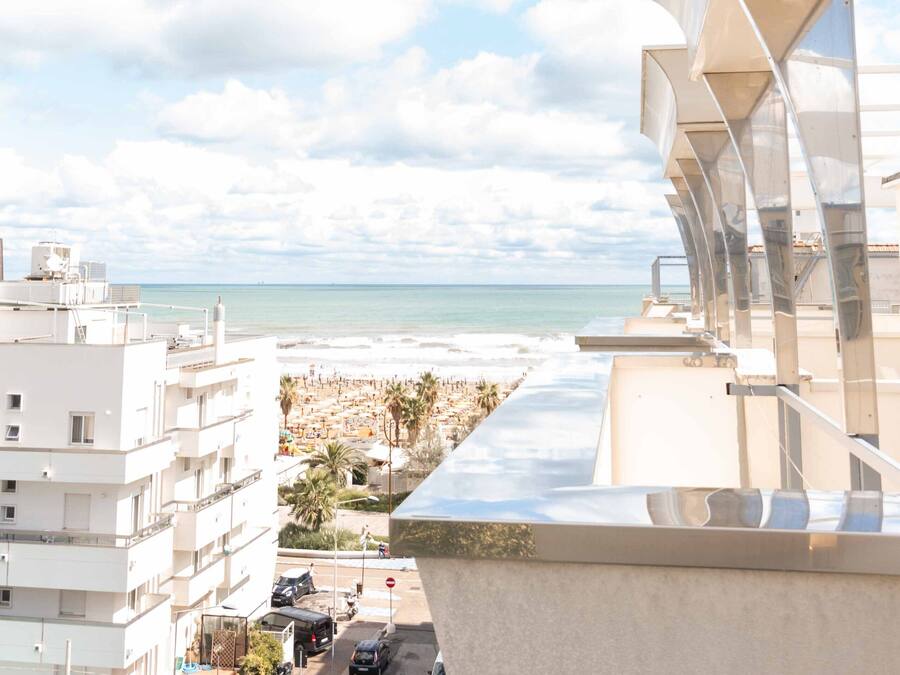 Twin Room | In-room safe, desk, free WiFi, bed sheets