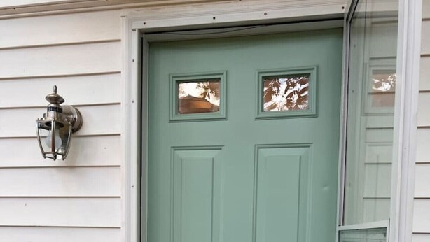 A green door with a keypad lock and a small window above it. - Lux Studio W Kitchenette Pets are allowed (Beaufort)