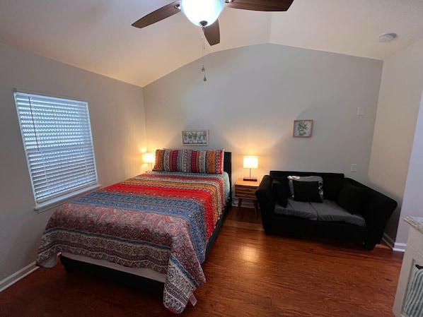 1 bedroom, desk, iron/ironing board, WiFi