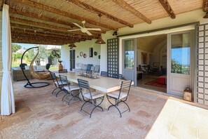 Tempat makan outdoor