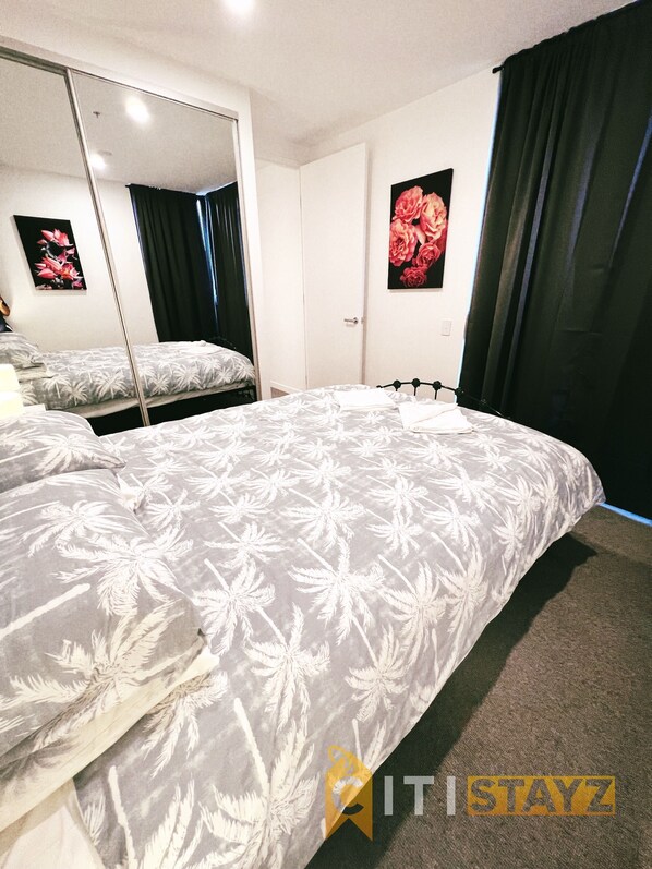 2 habitaciones, escritorio, tabla de planchar con plancha y wifi gratis