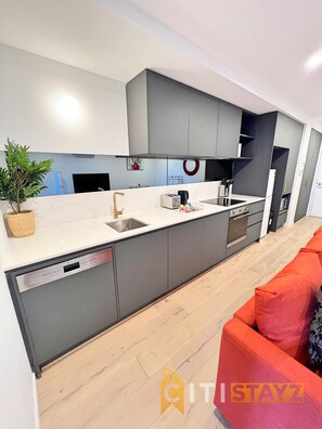 Microones, forn, placa de cuina i rentaplats 