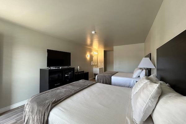 Standard Double Room | Premium bedding, desk, laptop workspace, blackout drapes