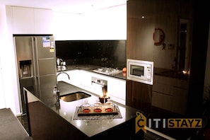 Micro-ondes, four, plaque de cuisson, lave-vaisselle