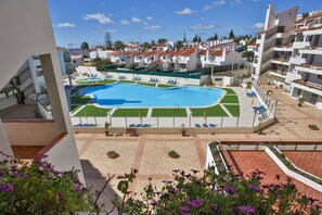 Pool - Condo with pool, A/C & sea view and balcony (Albufeira)