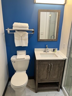 浴缸、提供毛巾