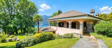 Maison Familiale, plusieurs chambres, en bord de lac (Casa Serena park and Lake View) | Extérieur