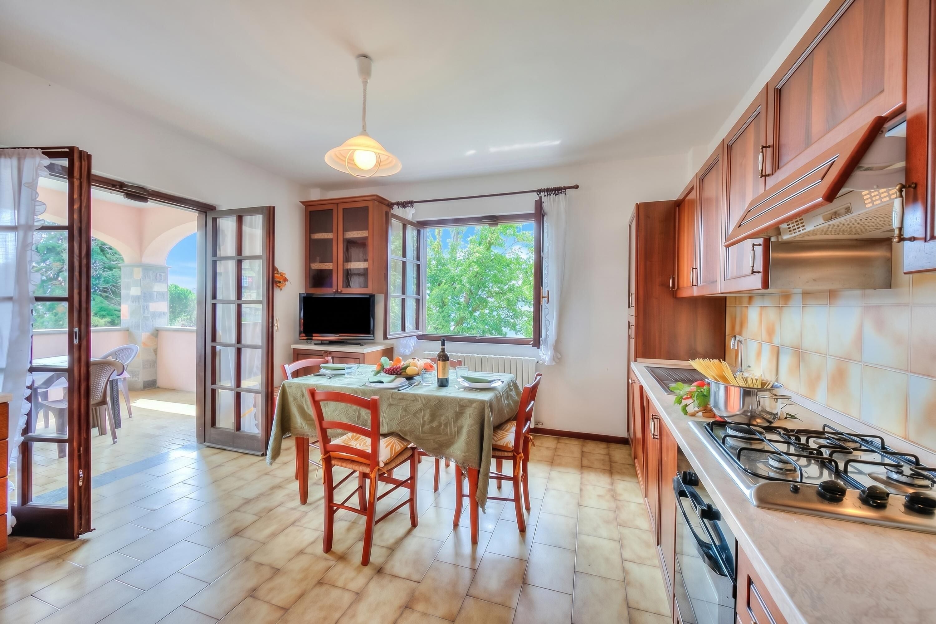 Maison Familiale, plusieurs chambres, en bord de lac (Casa Serena park and Lake View) | Cuisine privée
