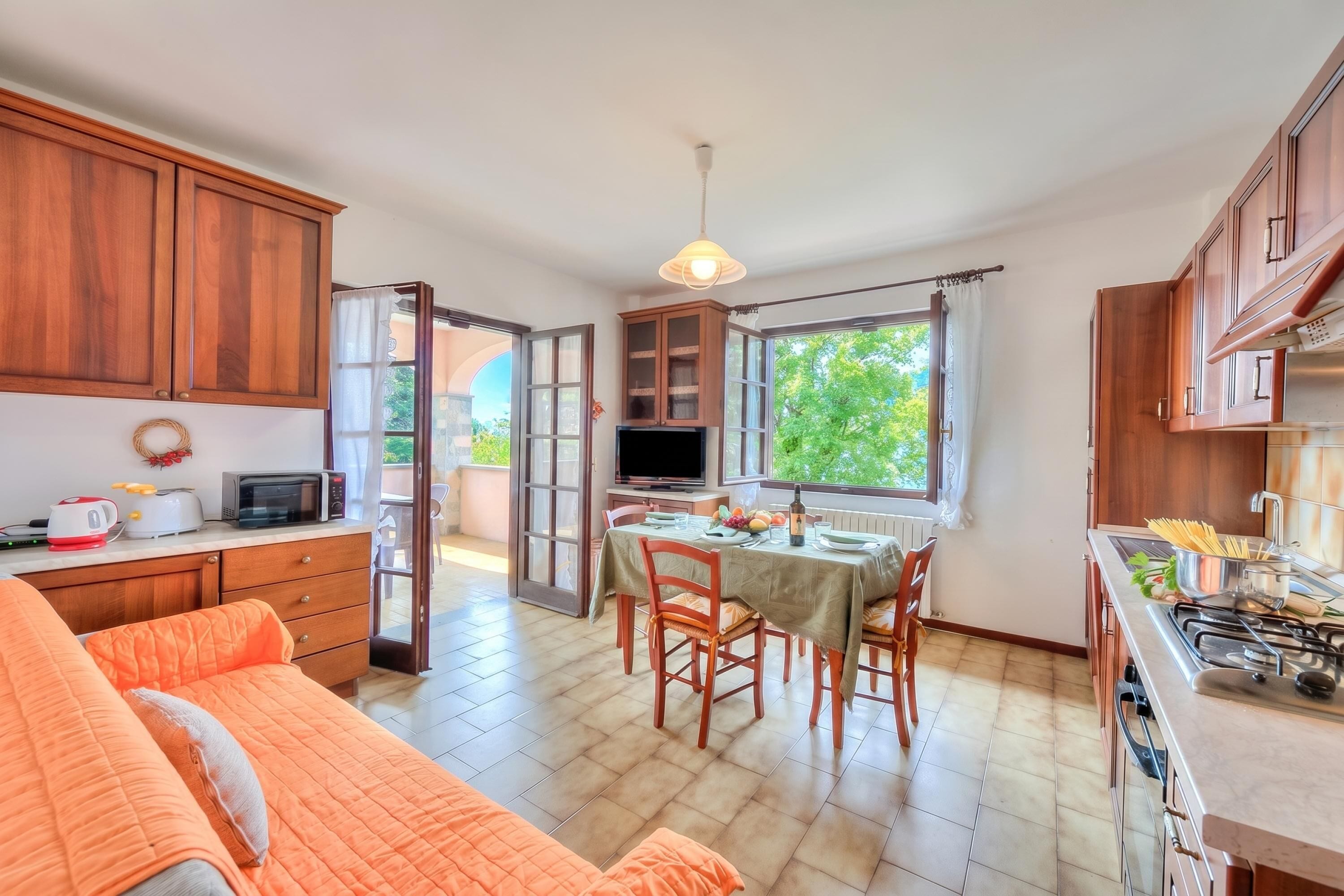 Family House, Multiple Bedrooms, Lakeside (Casa Serena park and Lake View) | Private kitchen | Fridge, microwave, oven, stovetop