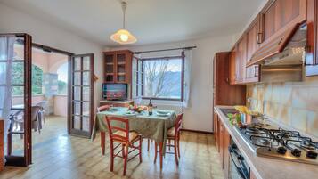 Family House, 1 Bedroom, Lakeside (Casa Serena park and Lake View) | Dapur peribadi | Peti sejuk, ketuhar gelombang mikro, ketuhar, dapur